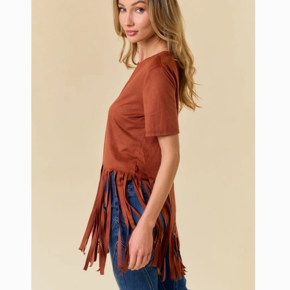🍀 Saints N Hearts “ Tucson “ Saints N Hearts Faux Suede Top with Fringe 89 - Picture 2 of 7